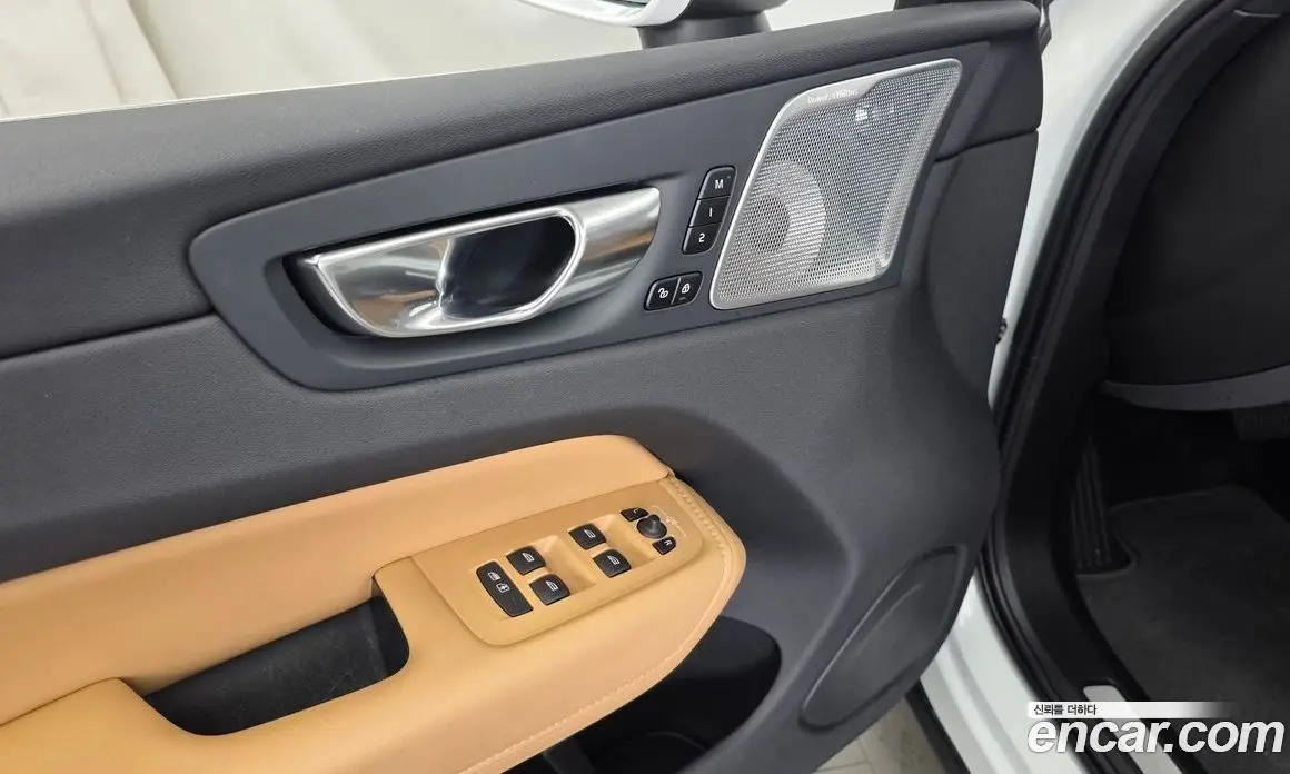 Volvo XC60 2021 2.0 автомат (гидро), фото 35