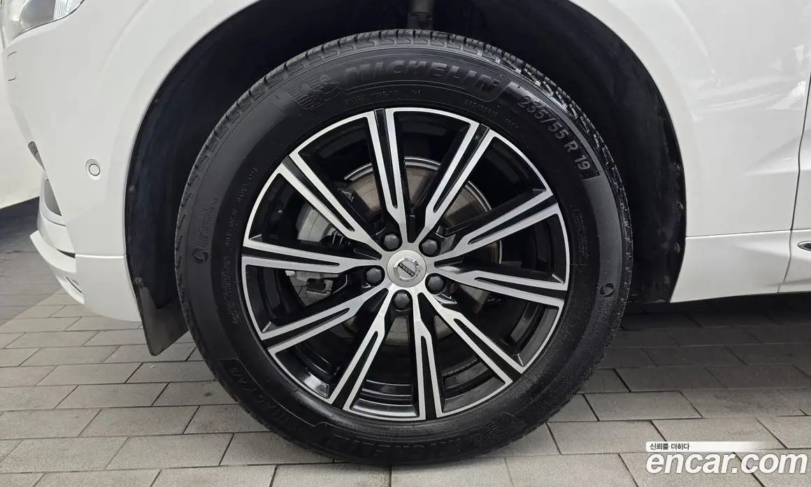 Volvo XC60 2021 2.0 автомат (гидро), фото 5