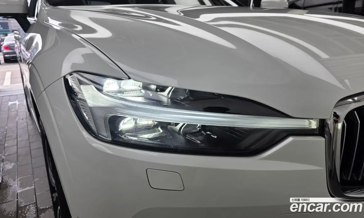 Volvo XC60 2021 2.0 автомат (гидро), фото 8