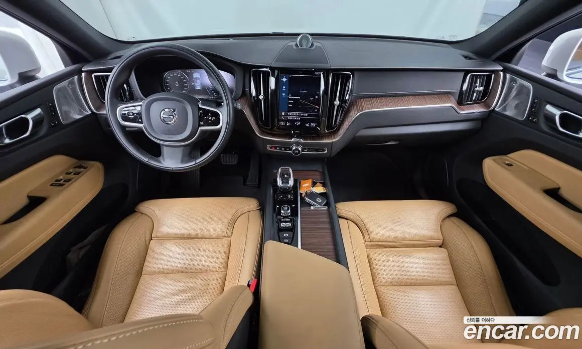 Volvo XC60 2021 2.0 автомат (гидро), фото 10