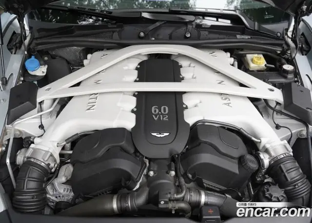 Aston Martin Vanquish 2015 5.9 автомат (гидро), миниатюра 6