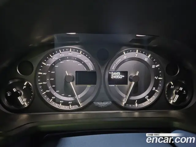 Aston Martin Vanquish 2015 5.9 автомат (гидро), миниатюра 8