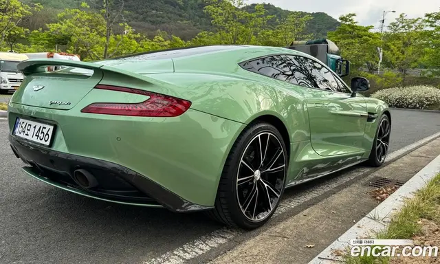 Aston Martin Vanquish 2016 5.9 автомат (гидро), миниатюра 2