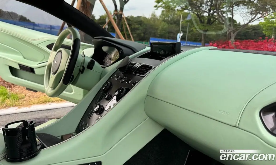Aston Martin Vanquish 2016 5.9 автомат (гидро), фото 12