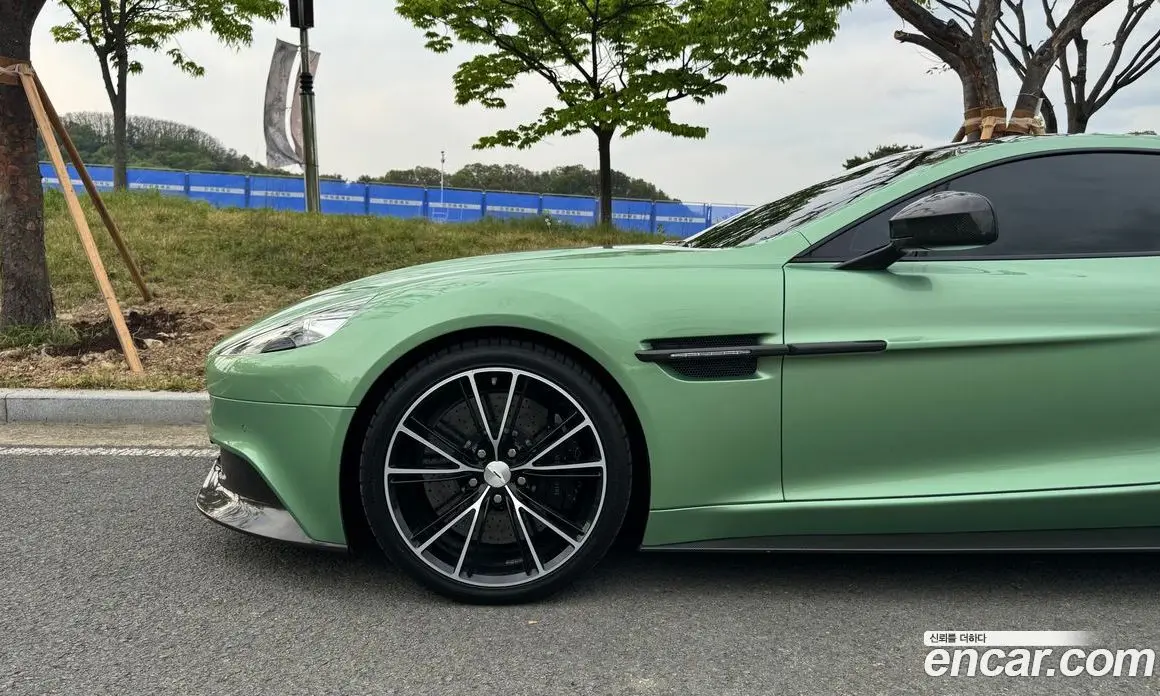 Aston Martin Vanquish 2016 5.9 автомат (гидро), фото 5