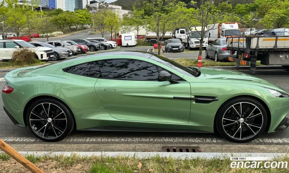 Aston Martin Vanquish 2016 5.9 автомат (гидро), фото 9