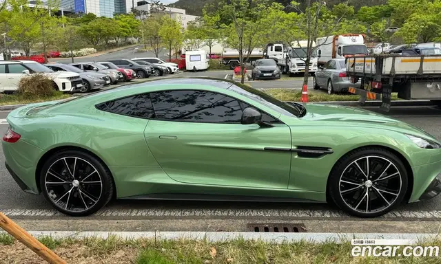 Aston Martin Vanquish 2016 5.9 автомат (гидро), миниатюра 9