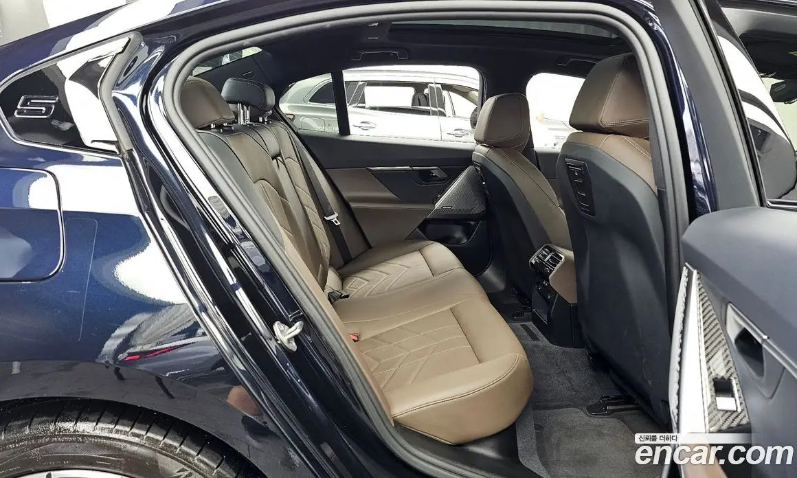 BMW 5 серия 2024 2.0 автомат (гидро), фото 12