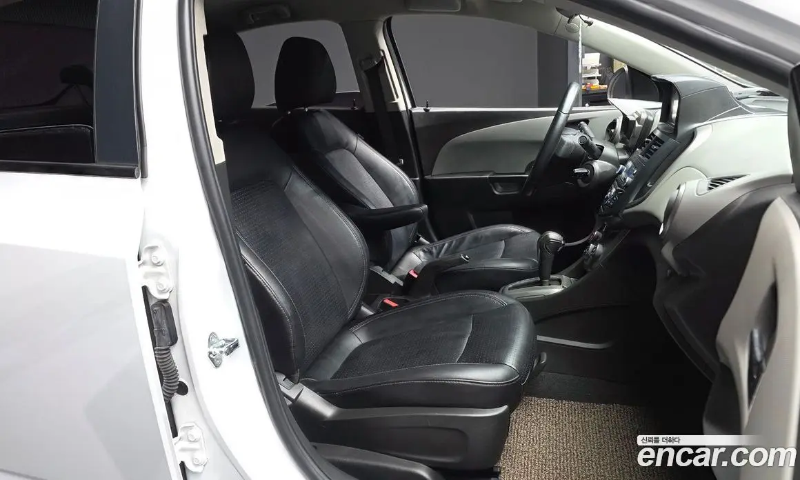 Chevrolet Aveo 2012 1.6 автомат (гидро), фото 17