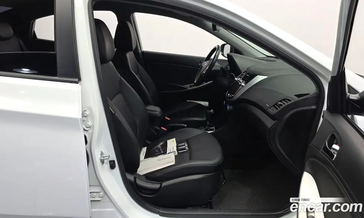 Hyundai Accent 2013 1.6 автомат (гидро), фото 16