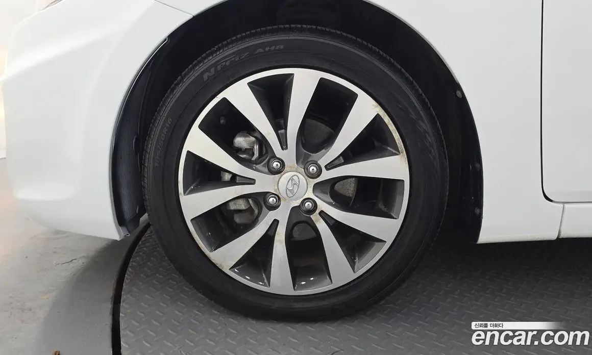 Hyundai Accent 2013 1.6 автомат (гидро), фото 5
