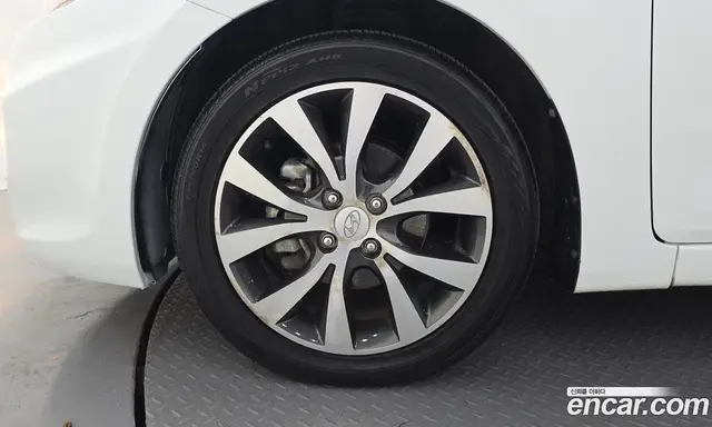 Hyundai Accent 2013 1.6 автомат (гидро), миниатюра 5