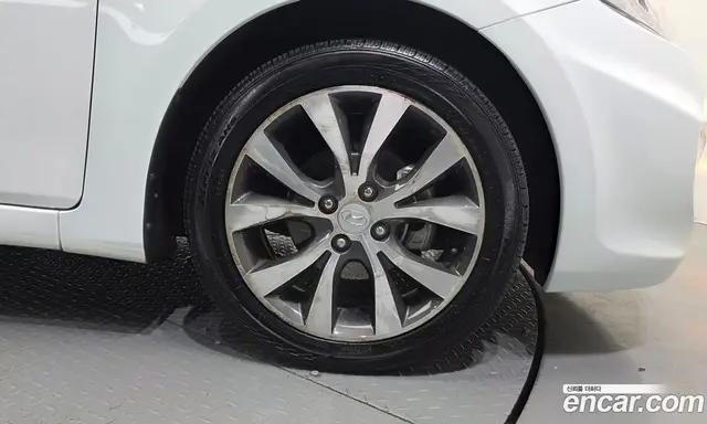 Hyundai Accent 2013 1.6 автомат (гидро), миниатюра 7