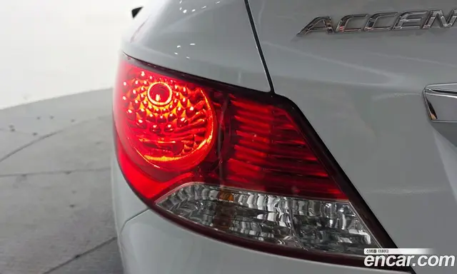 Hyundai Accent 2013 1.6 автомат (гидро), миниатюра 9