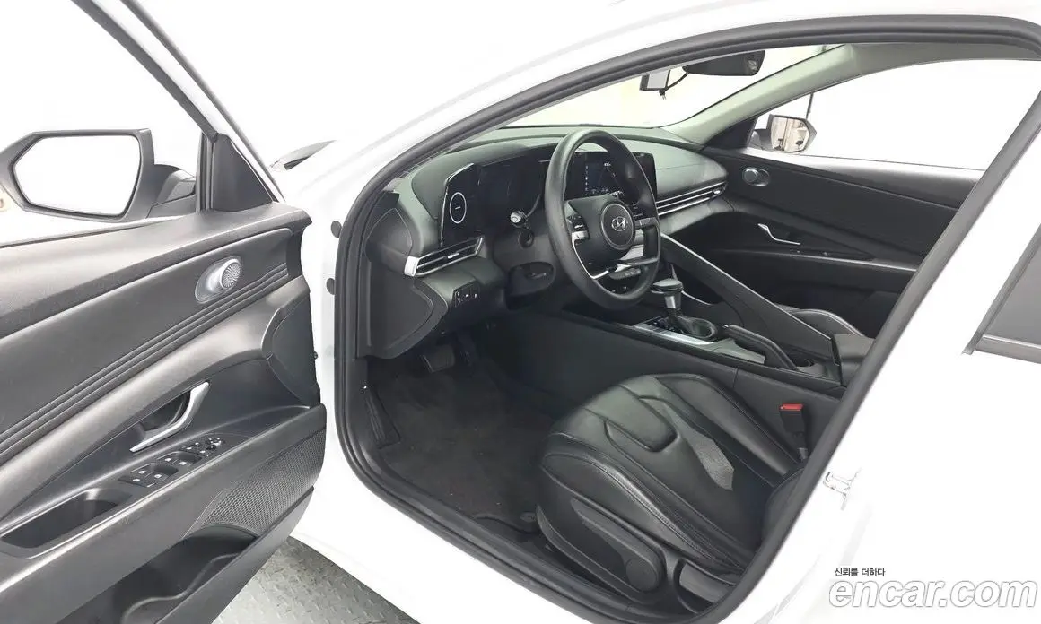 Hyundai Avante 2022 1.6 автомат (гидро), фото 13