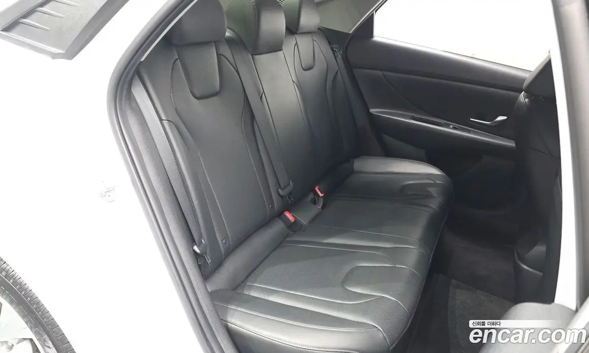 Hyundai Avante 2022 1.6 автомат (гидро), фото 17