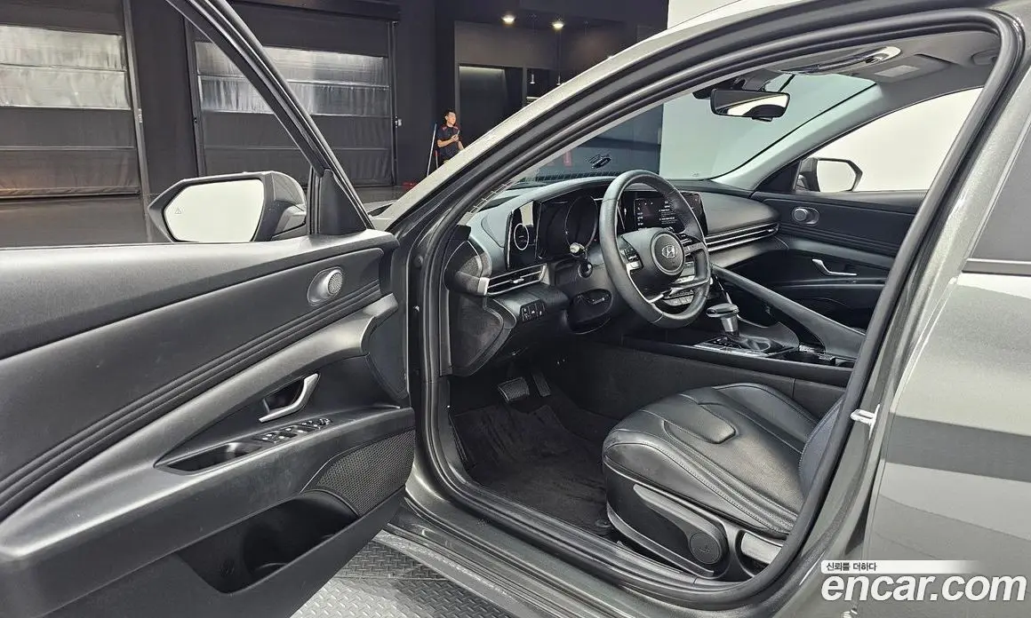 Hyundai Avante 2023 1.6 автомат (гидро), фото 13