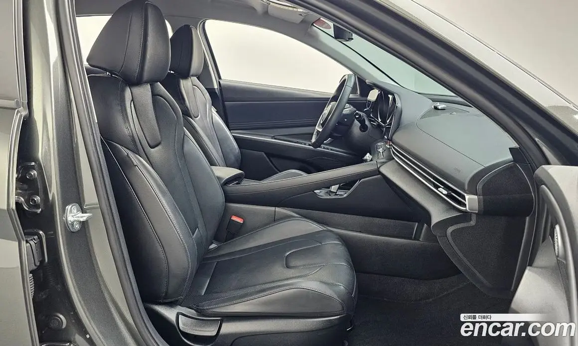 Hyundai Avante 2023 1.6 автомат (гидро), фото 17