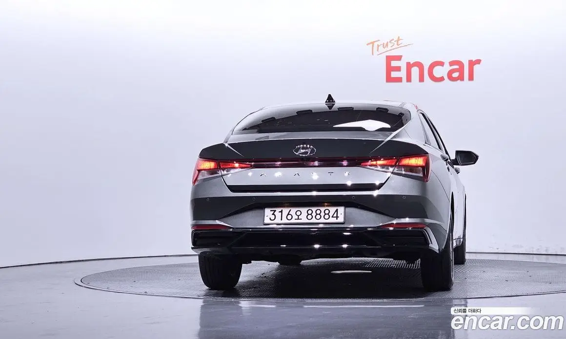 Hyundai Avante 2023 1.6 автомат (гидро), фото 4