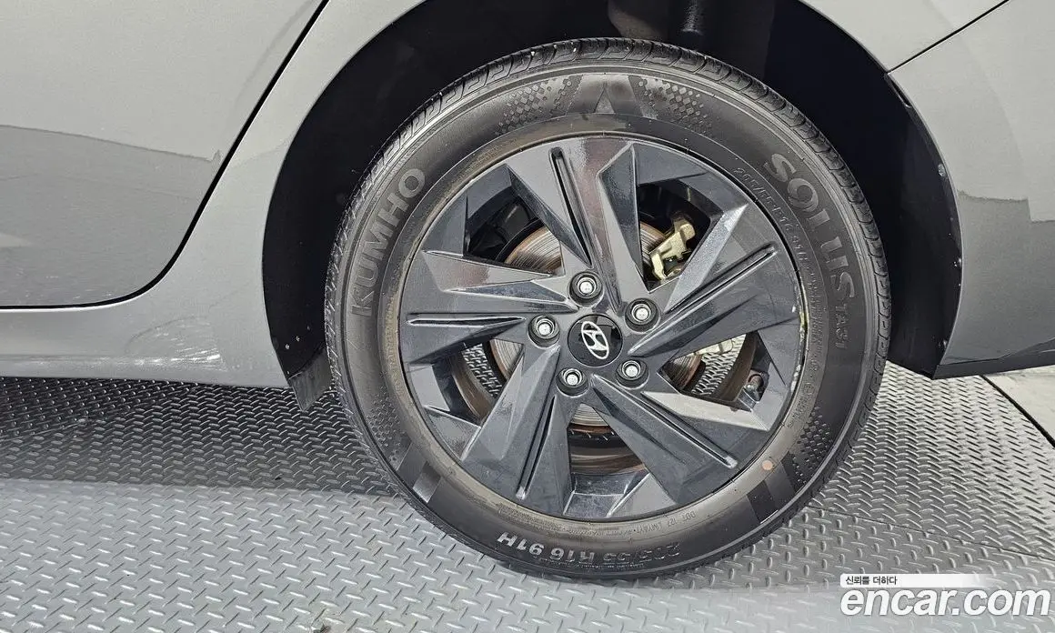 Hyundai Avante 2023 1.6 автомат (гидро), фото 7