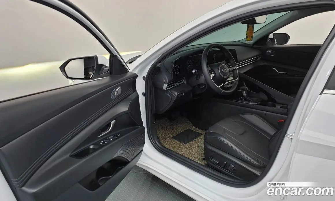 Hyundai Avante 2023 1.6 автомат (гидро), фото 13