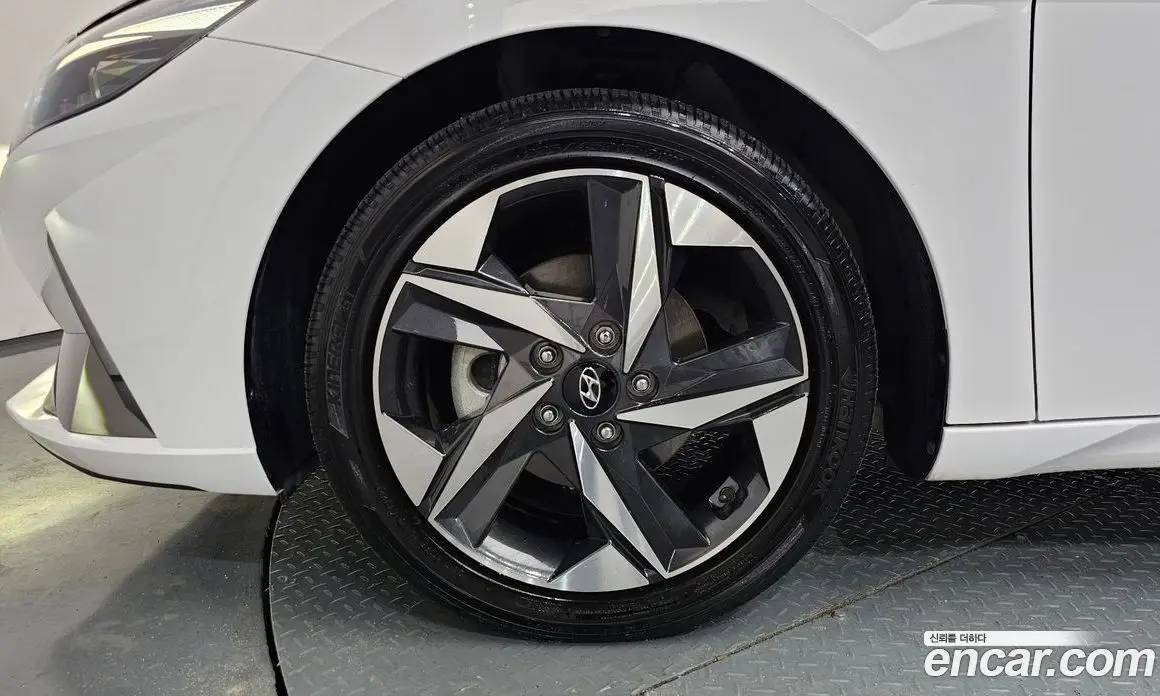 Hyundai Avante 2023 1.6 автомат (гидро), фото 5