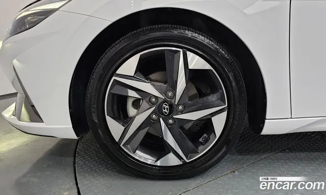Hyundai Avante 2023 1.6 автомат (гидро), миниатюра 5