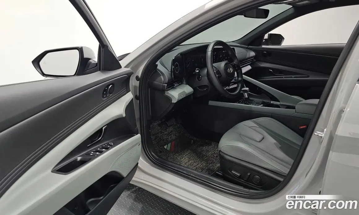 Hyundai Avante 2023 1.6 автомат (гидро), фото 13