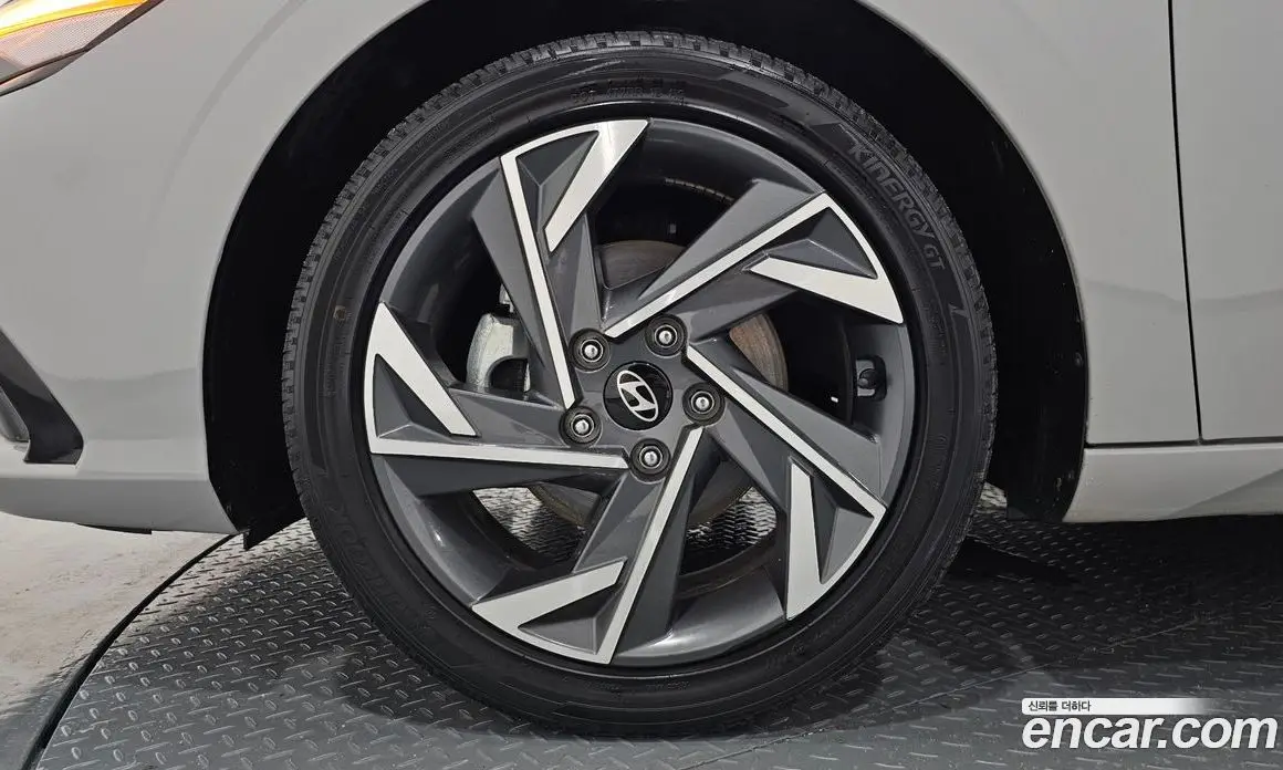 Hyundai Avante 2023 1.6 автомат (гидро), фото 5