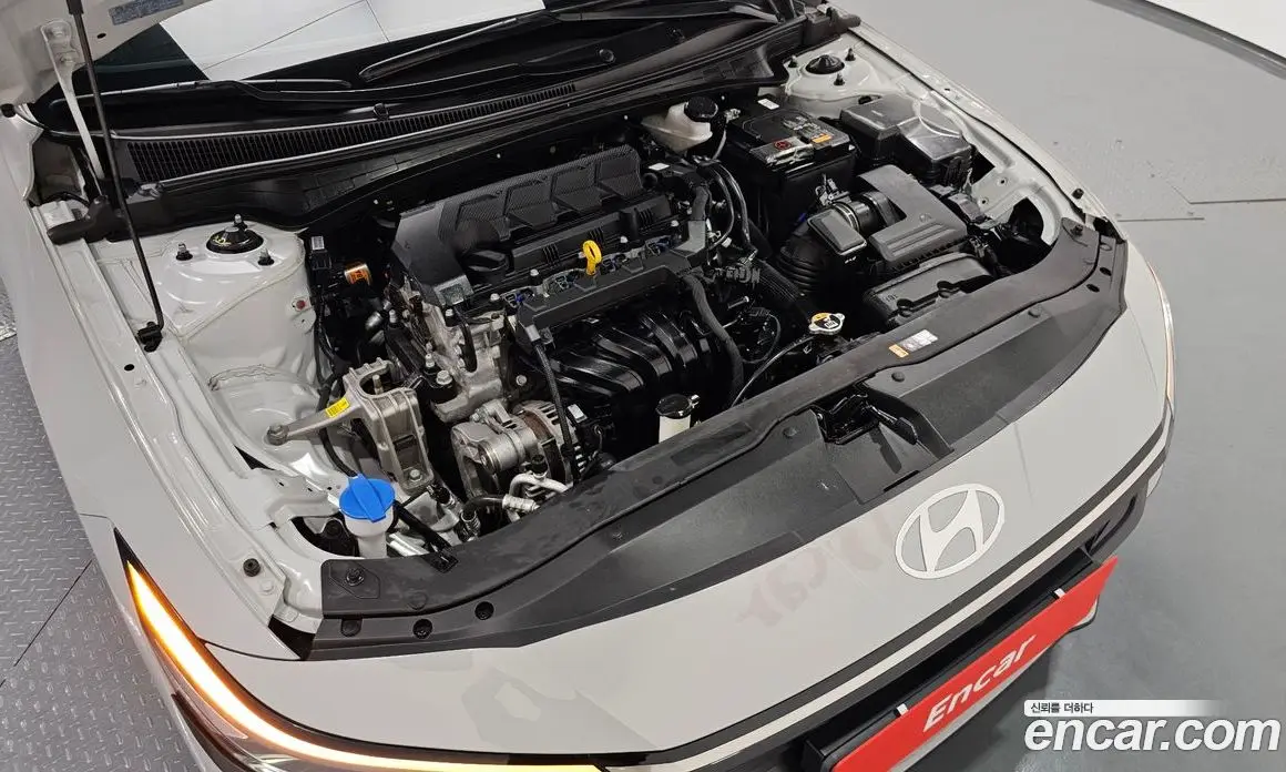 Hyundai Avante 2023 1.6 автомат (гидро), фото 6