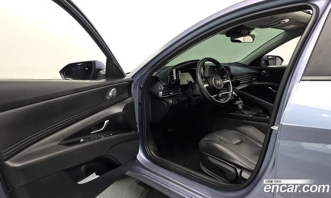 Hyundai Avante 2023 1.6 автомат (гидро), фото 13