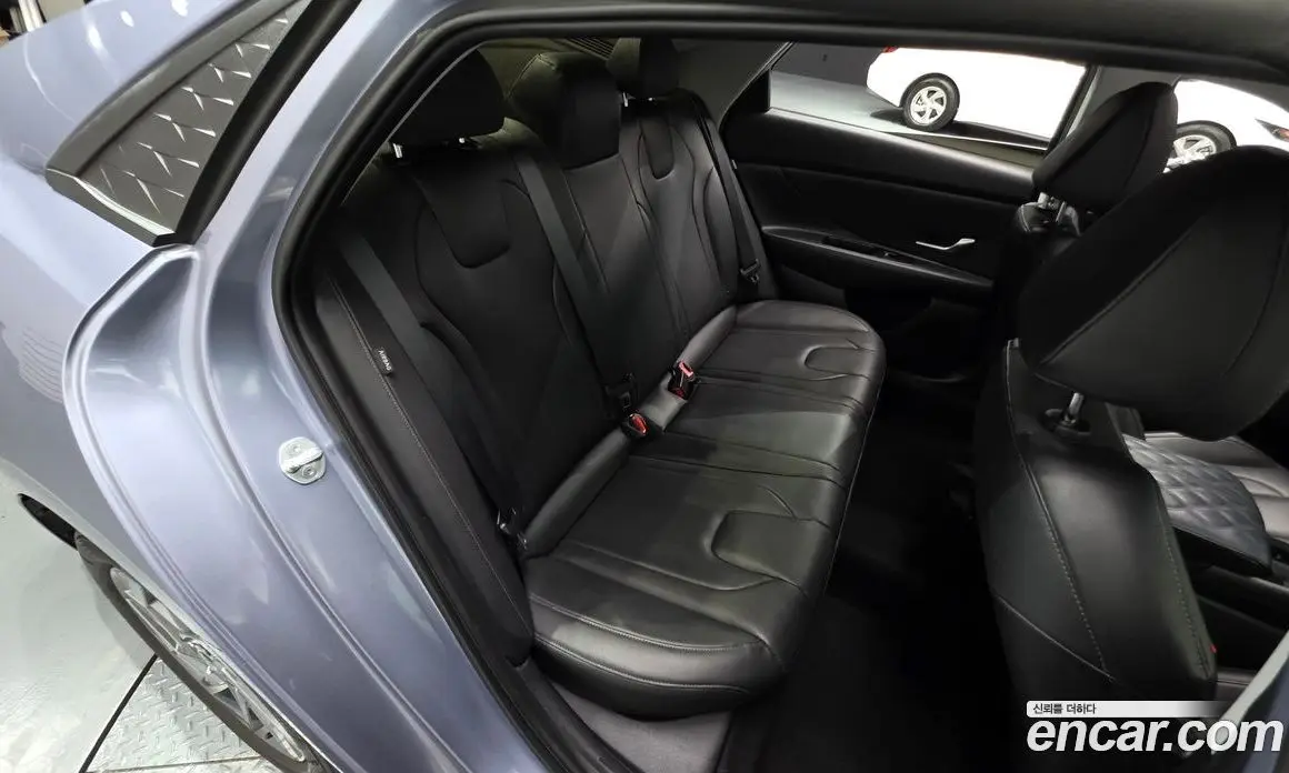 Hyundai Avante 2023 1.6 автомат (гидро), фото 16