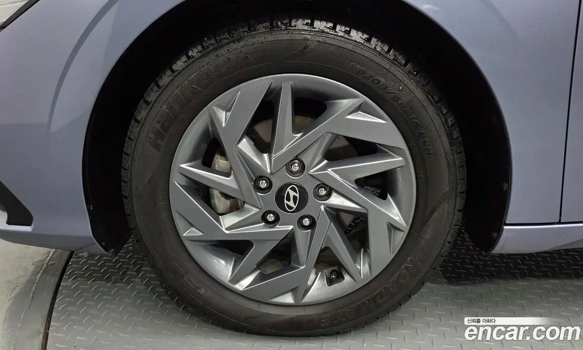 Hyundai Avante 2023 1.6 автомат (гидро), фото 5
