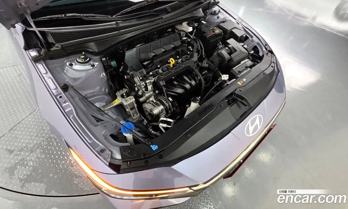 Hyundai Avante 2023 1.6 автомат (гидро), фото 6