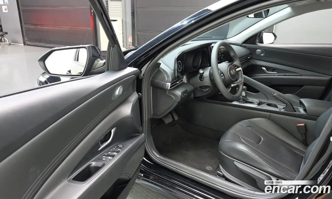 Hyundai Avante 2023 1.6 автомат (гидро), фото 13