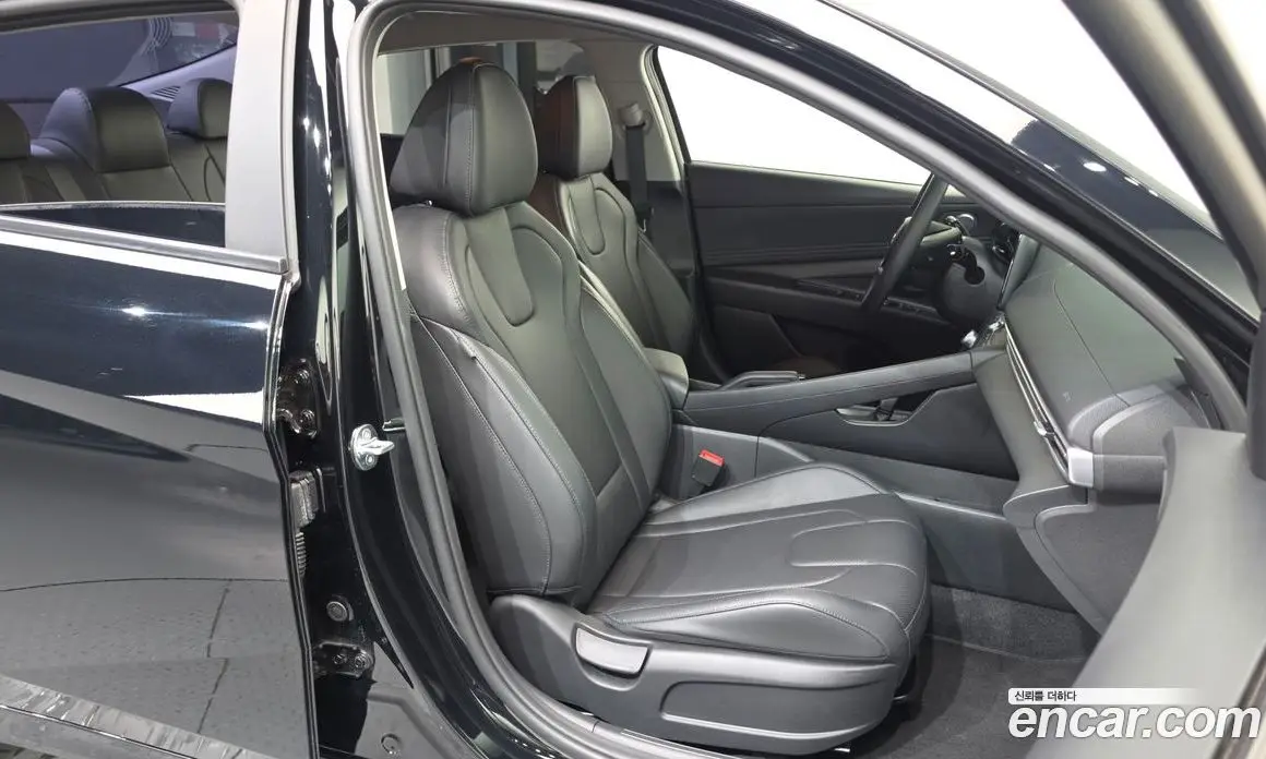 Hyundai Avante 2023 1.6 автомат (гидро), фото 16