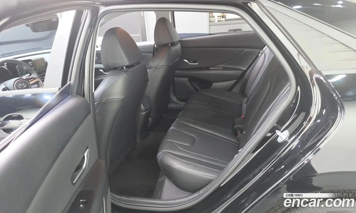 Hyundai Avante 2023 1.6 автомат (гидро), фото 17