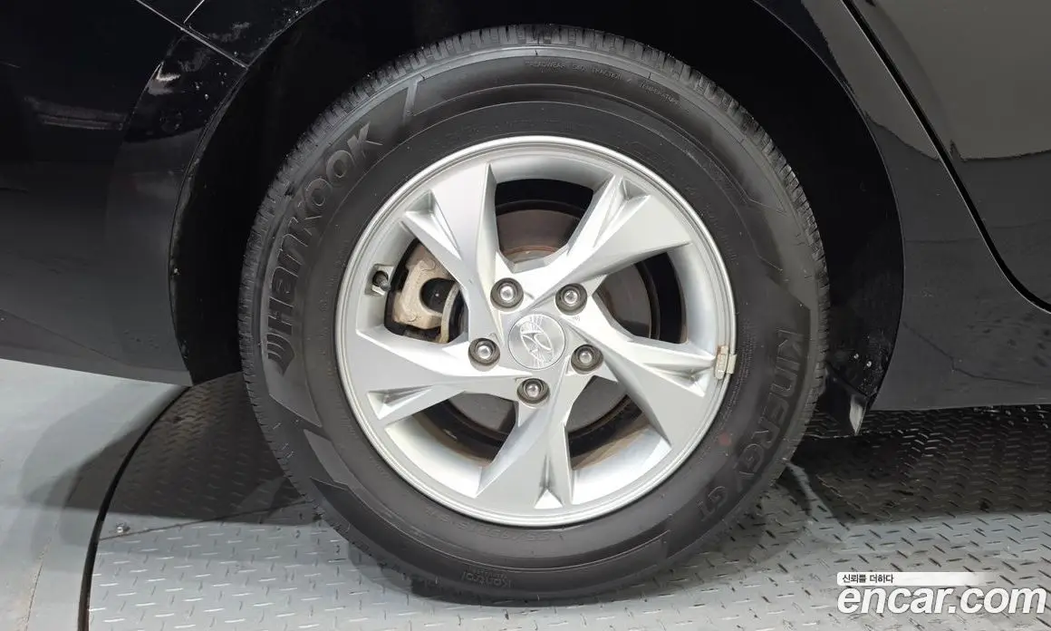Hyundai Avante 2023 1.6 автомат (гидро), фото 5