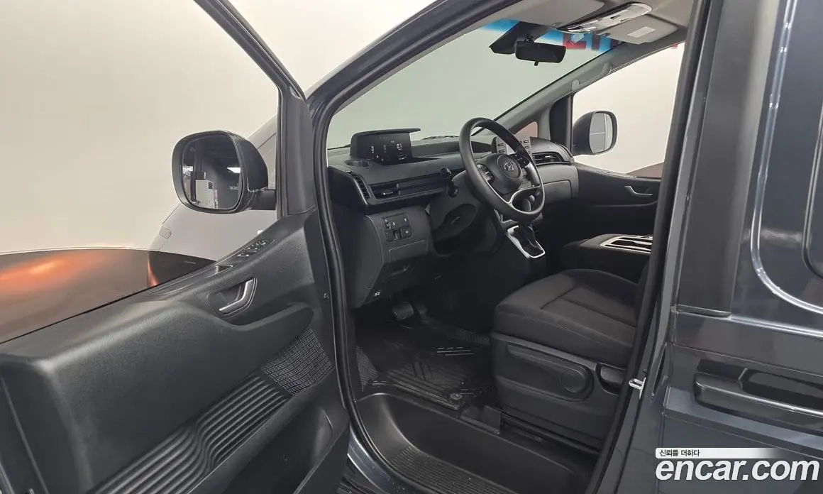 Hyundai Staria 2023 2.2 автомат (гидро), фото 13