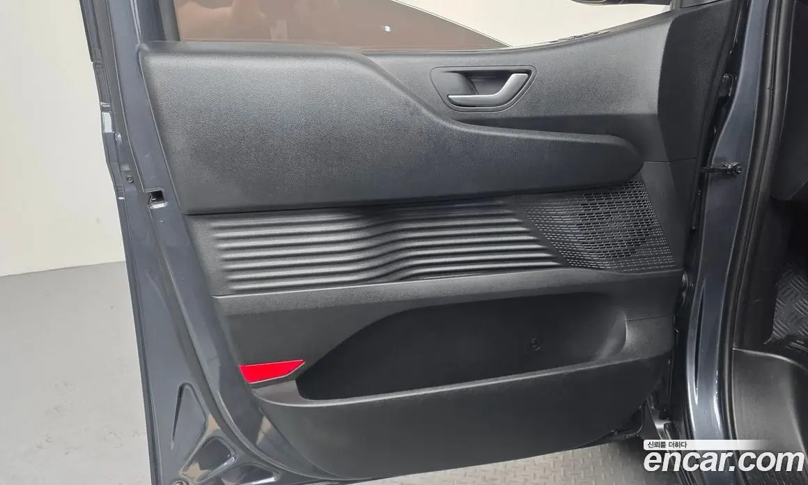 Hyundai Staria 2023 2.2 автомат (гидро), фото 14