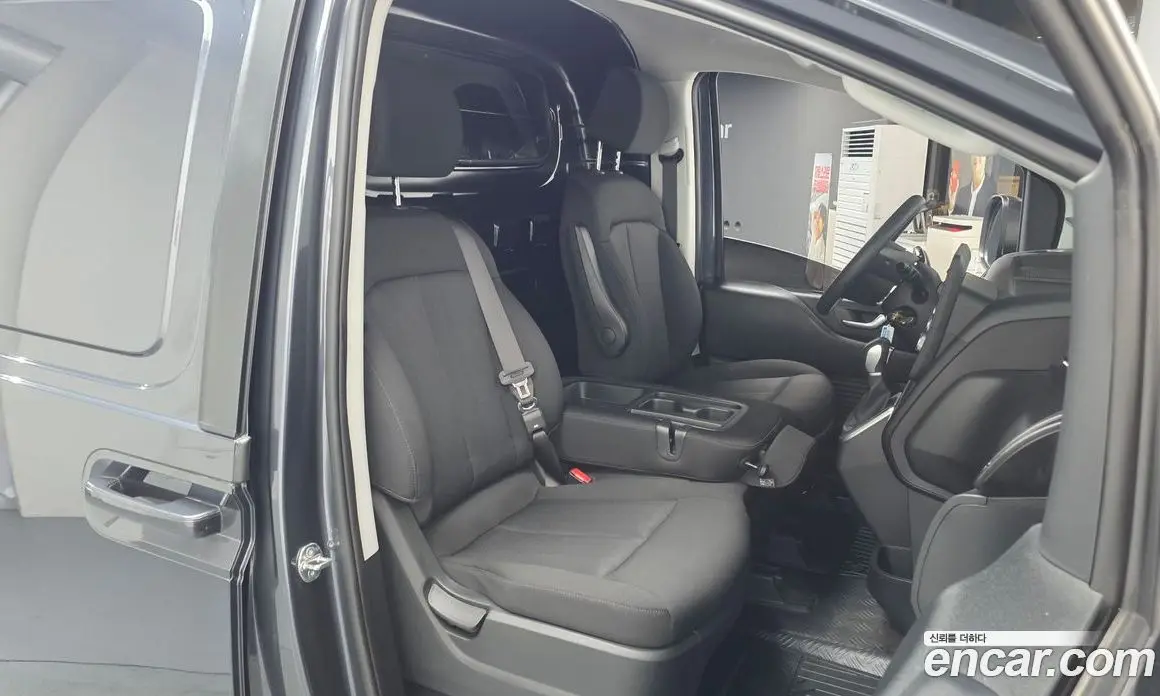 Hyundai Staria 2023 2.2 автомат (гидро), фото 16