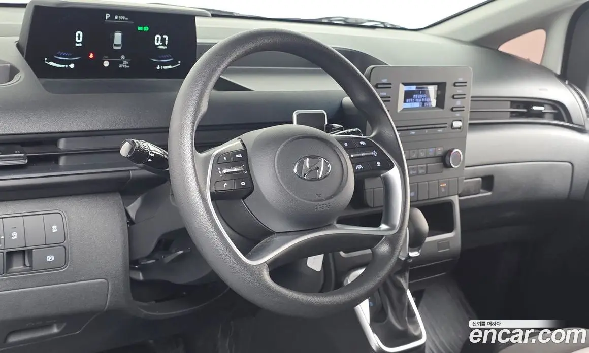 Hyundai Staria 2023 2.2 автомат (гидро), фото 19