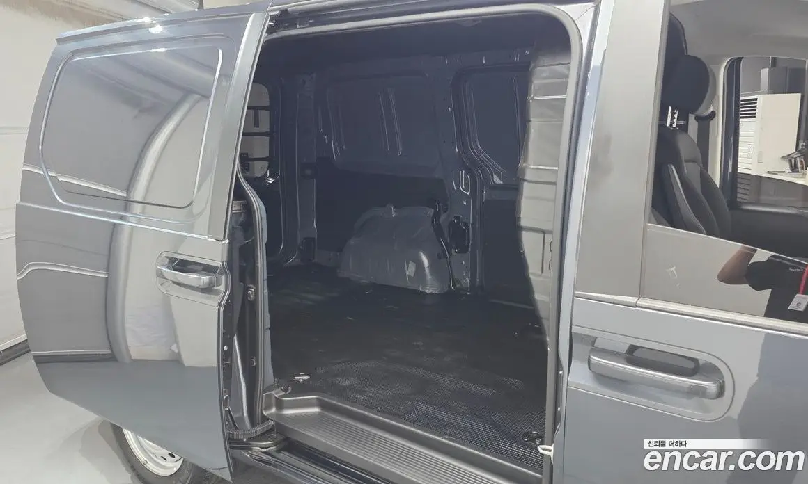 Hyundai Staria 2023 2.2 автомат (гидро), фото 26