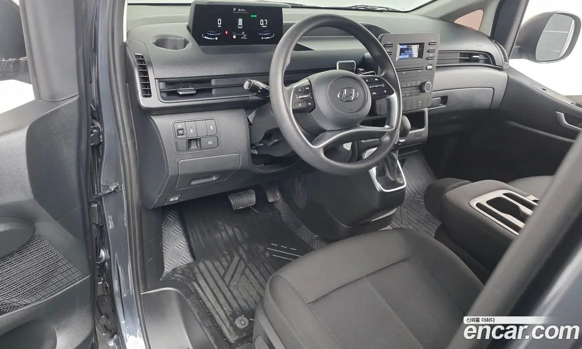 Hyundai Staria 2023 2.2 автомат (гидро), фото 10