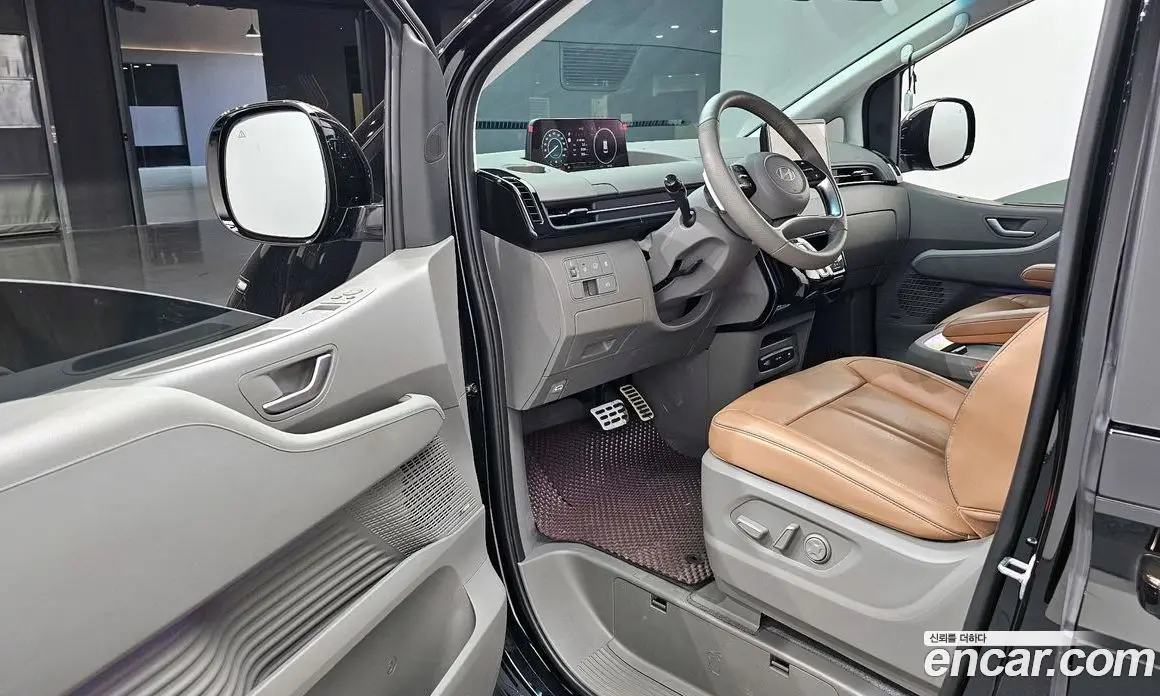 Hyundai Staria 2025 1.6 автомат (гидро), фото 10