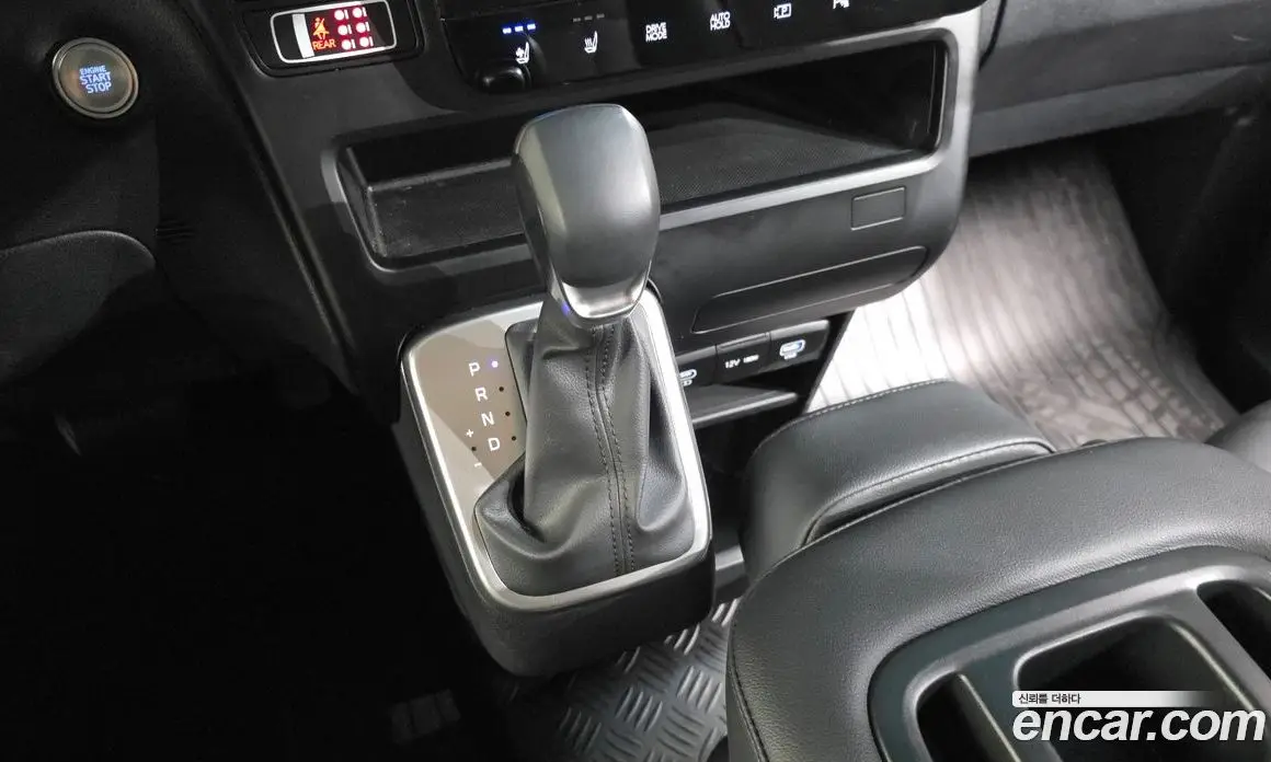 Hyundai Staria 2025 2.2 автомат (гидро), фото 12