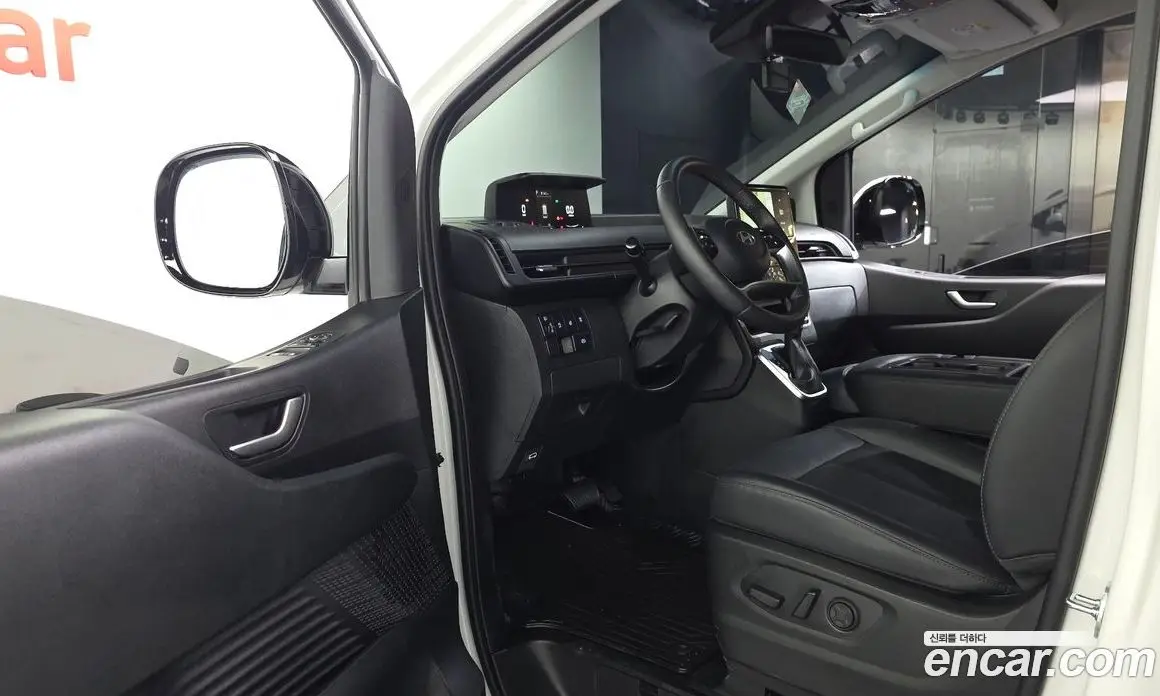 Hyundai Staria 2025 2.2 автомат (гидро), фото 13
