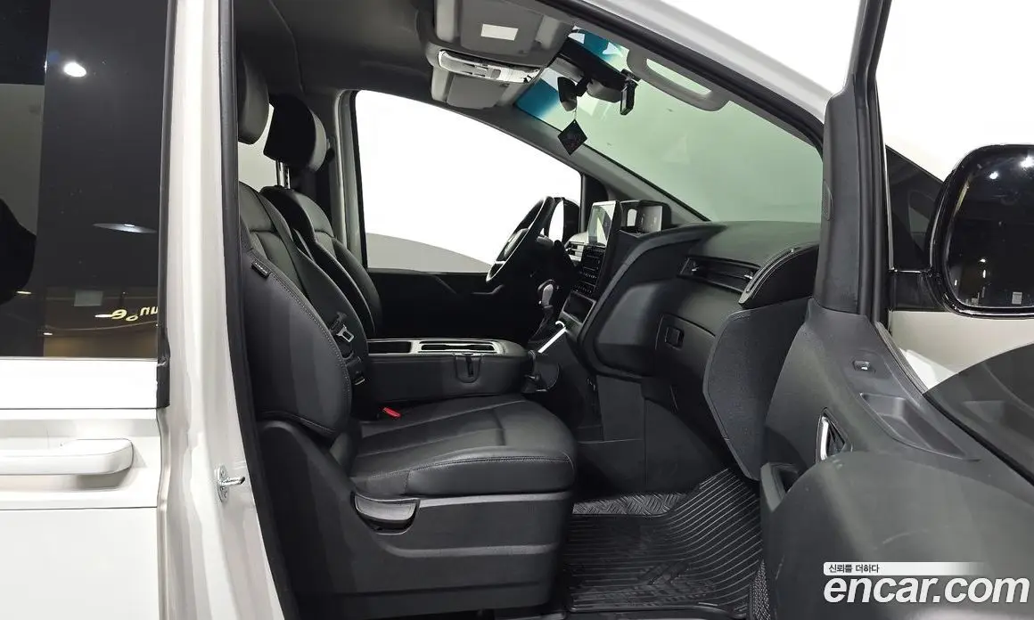Hyundai Staria 2025 2.2 автомат (гидро), фото 17