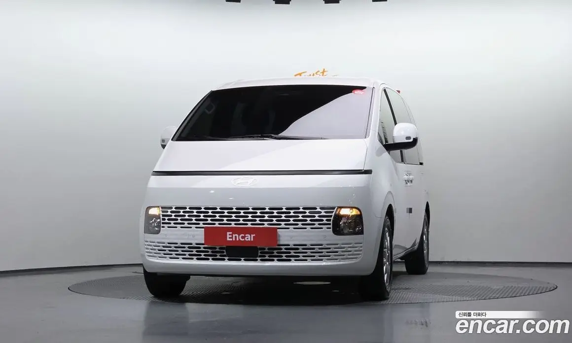Hyundai Staria 2025 2.2 автомат (гидро), фото 3