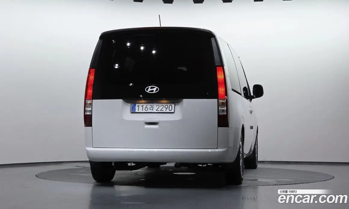 Hyundai Staria 2025 2.2 автомат (гидро), фото 4